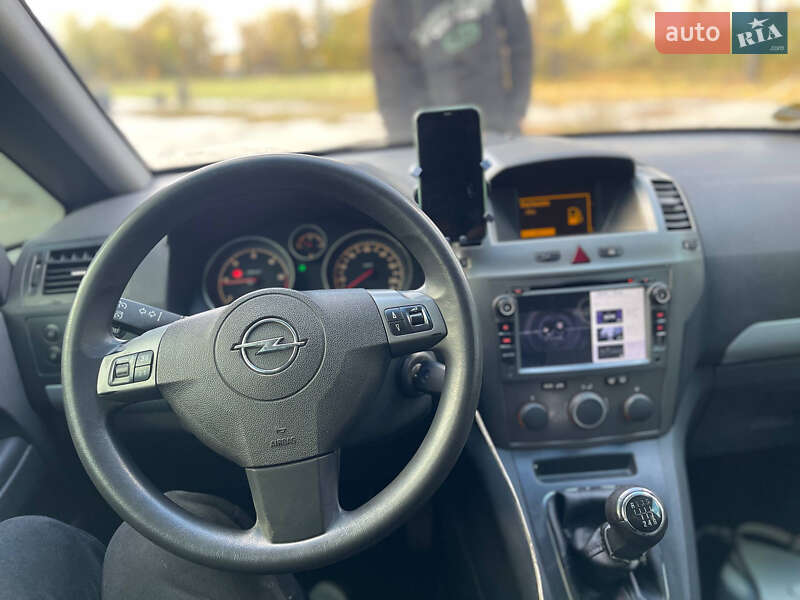 Минивэн Opel Zafira 2006 в Звягеле