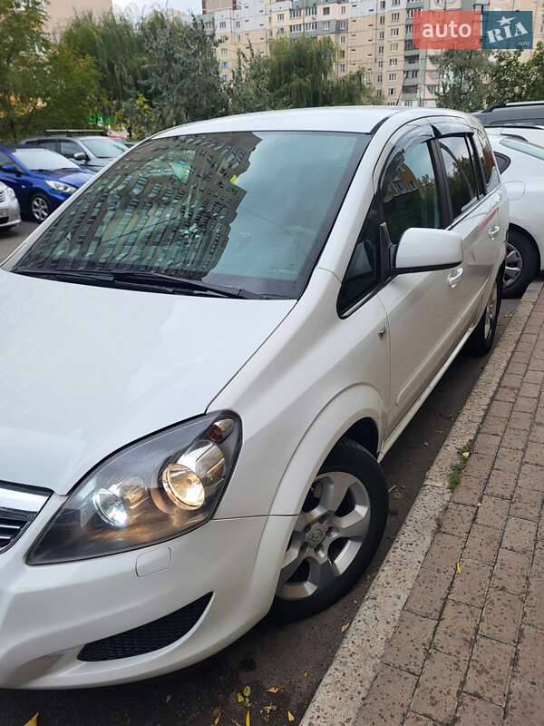 Мінівен Opel Zafira 2011 в Києві