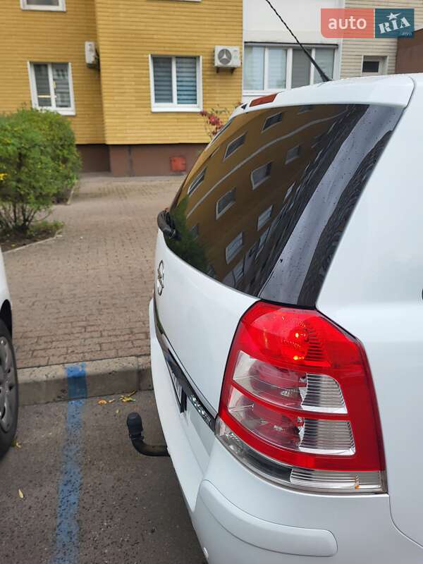Мінівен Opel Zafira 2011 в Києві