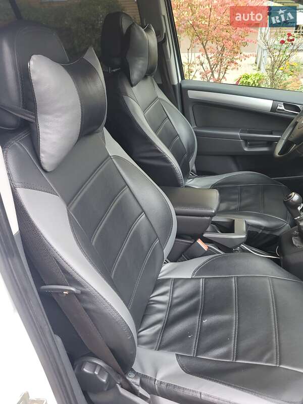 Мінівен Opel Zafira 2011 в Києві