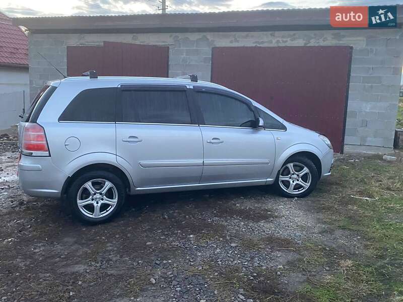 Минивэн Opel Zafira 2007 в Золочеве