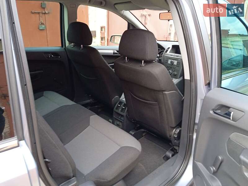 Минивэн Opel Zafira 2005 в Луцке