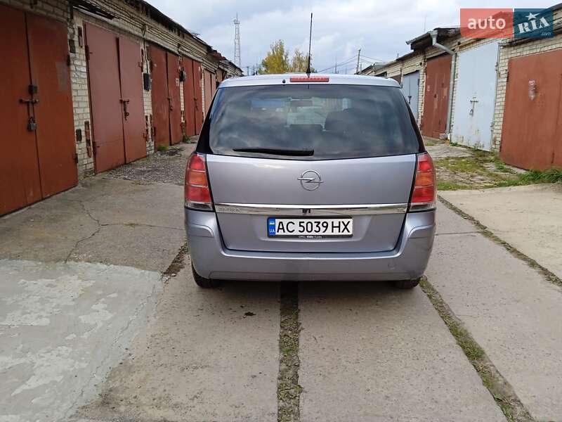 Минивэн Opel Zafira 2005 в Луцке