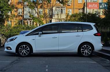Минивэн Opel Zafira 2018 в 