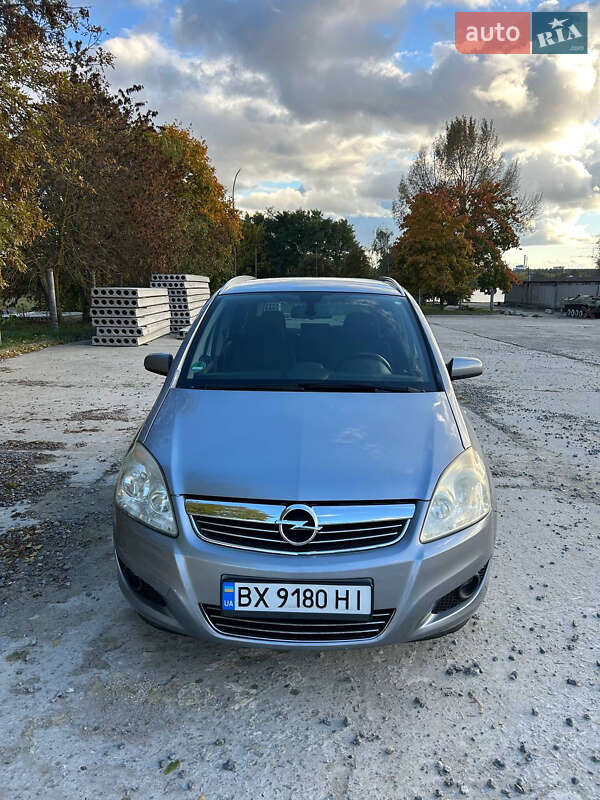 Минивэн Opel Zafira 2008 в Александрие