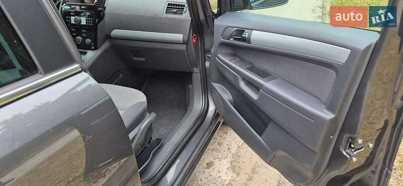 Минивэн Opel Zafira 2011 в Вараше фото 13 Минивэн Opel Zafira 2011 в Вараше