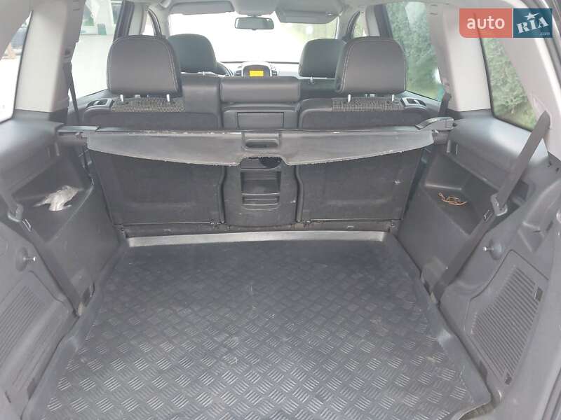 Минивэн Opel Zafira 2010 в Путиле