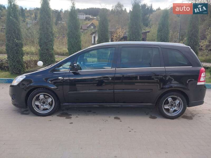Минивэн Opel Zafira 2010 в Путиле