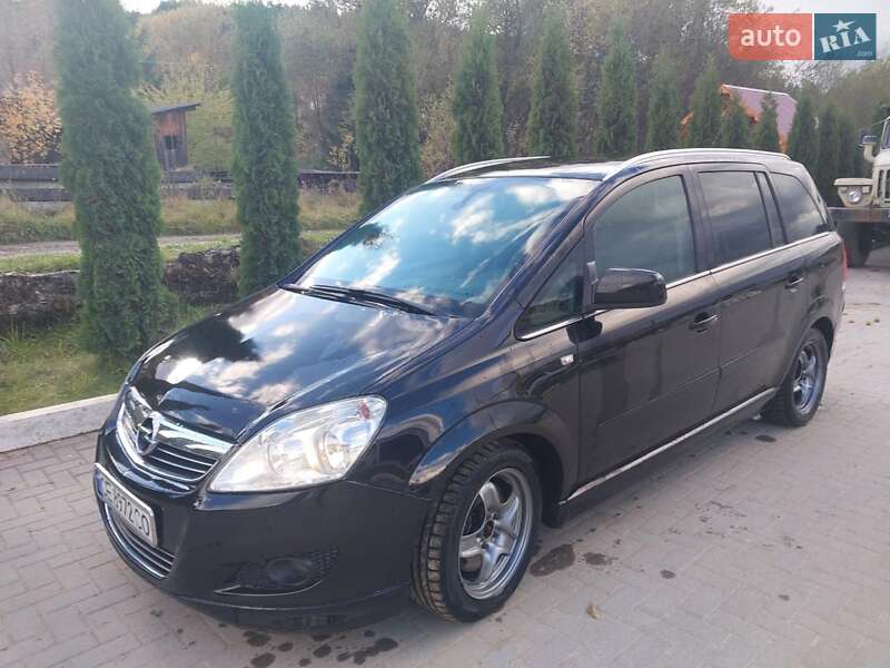 Минивэн Opel Zafira 2010 в Путиле