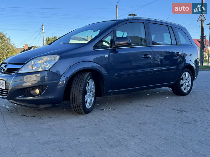 Минивэн Opel Zafira 2010 в 