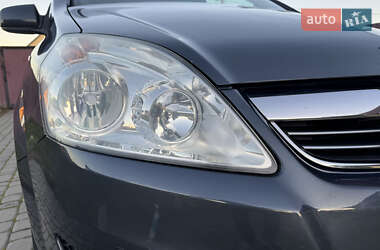 Минивэн Opel Zafira 2010 в 