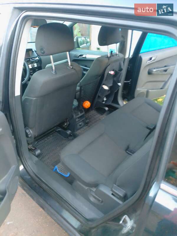 Минивэн Opel Zafira 2013 в Нововолынске