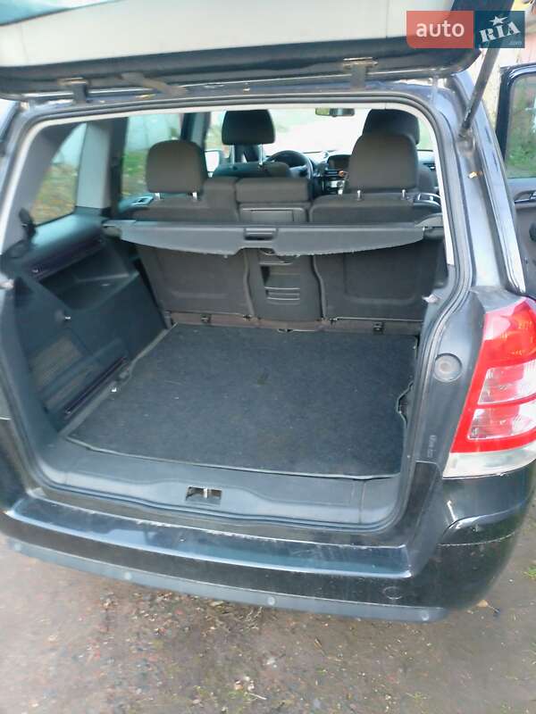 Минивэн Opel Zafira 2013 в Нововолынске