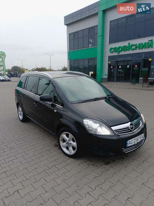 Минивэн Opel Zafira 2013 в Нововолынске