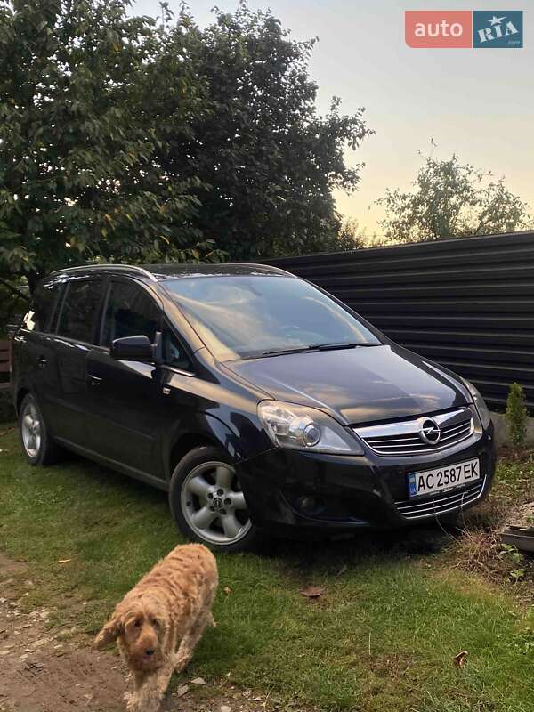 Минивэн Opel Zafira 2013 в Нововолынске