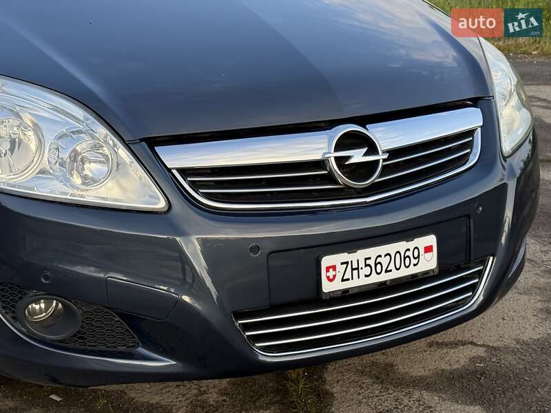 Минивэн Opel Zafira 2010 в Дрогобыче
