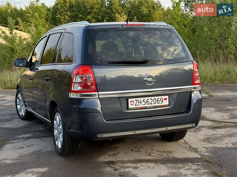 Минивэн Opel Zafira 2010 в Дрогобыче