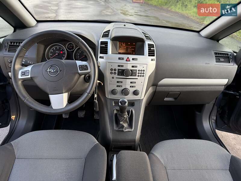 Минивэн Opel Zafira 2010 в Дрогобыче