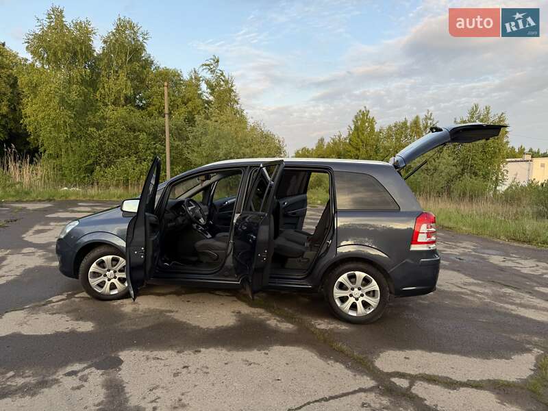Минивэн Opel Zafira 2010 в Дрогобыче