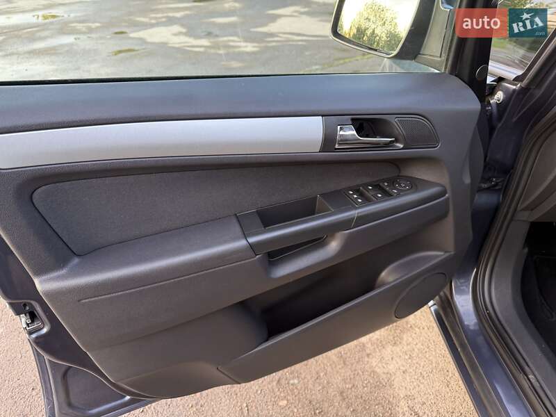 Минивэн Opel Zafira 2010 в Дрогобыче