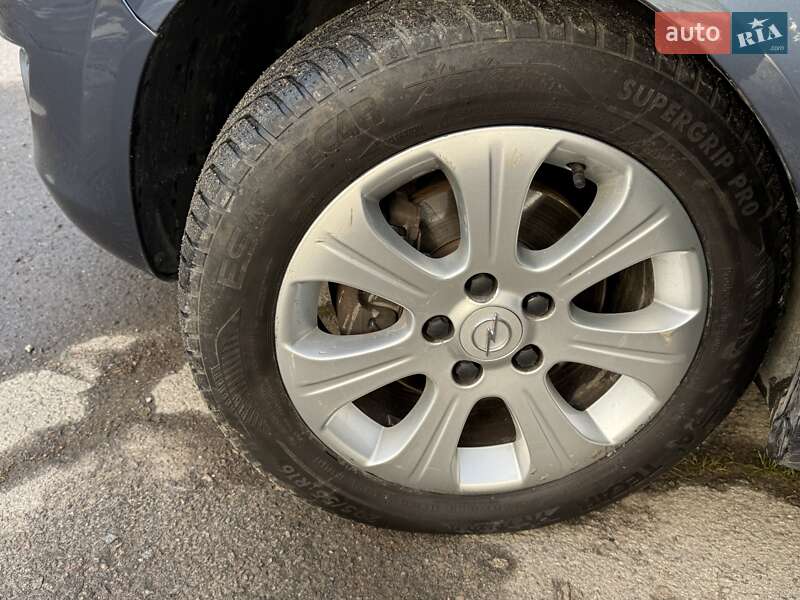 Минивэн Opel Zafira 2010 в Дрогобыче