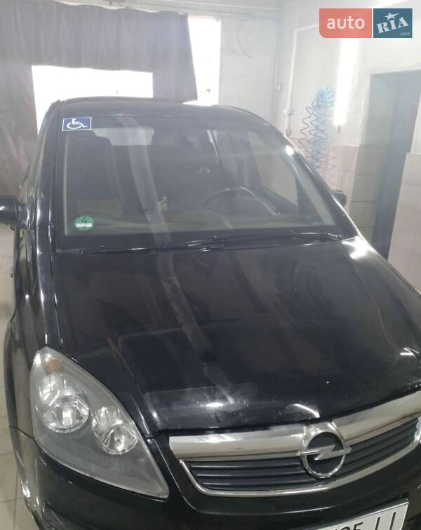 Минивэн Opel Zafira 2005 в Вольногорске