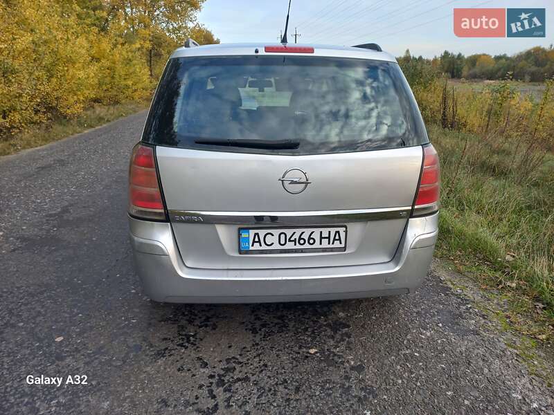 Минивэн Opel Zafira 2005 в Луцке