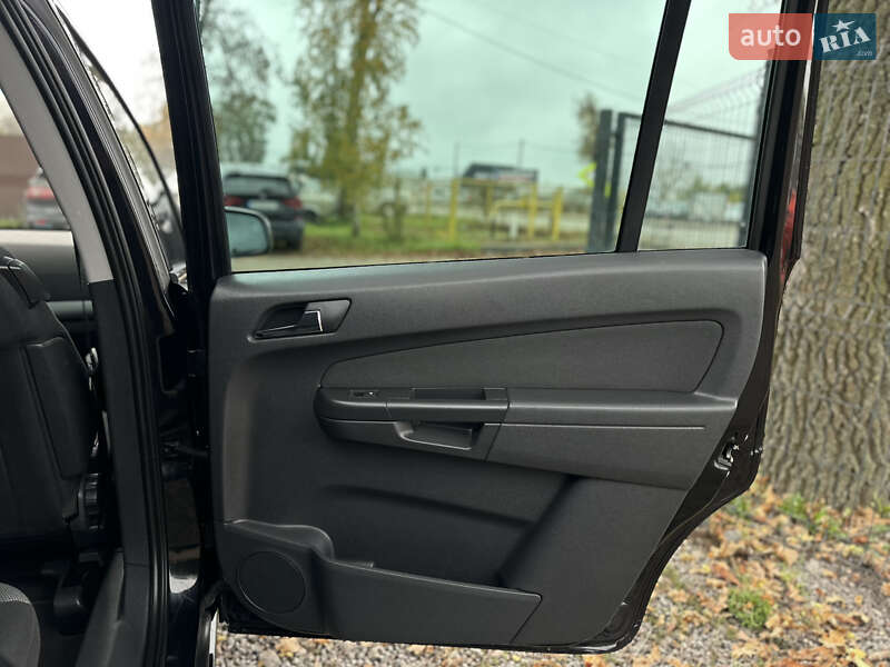 Минивэн Opel Zafira 2010 в Виннице