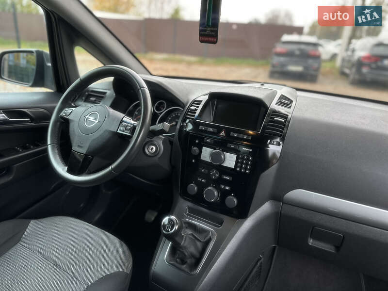 Минивэн Opel Zafira 2010 в Виннице