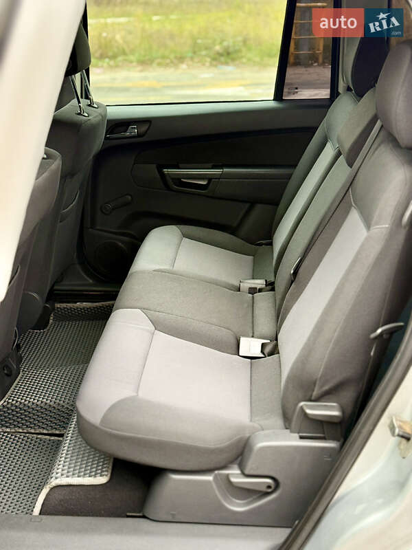 Минивэн Opel Zafira 2008 в Киеве