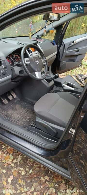 Минивэн Opel Zafira 2009 в Коростене