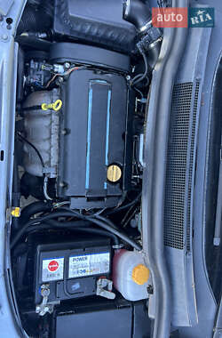 Минивэн Opel Zafira 2006 в  фото 12 Минивэн Opel Zafira 2006 в