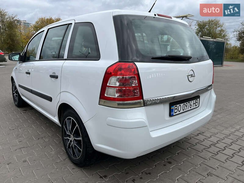 Минивэн Opel Zafira 2011 в Кривом Роге