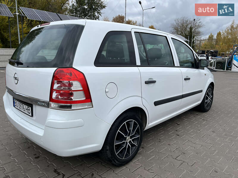 Минивэн Opel Zafira 2011 в Кривом Роге