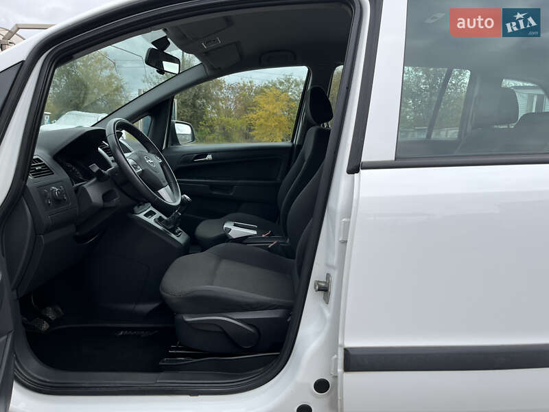 Минивэн Opel Zafira 2011 в Кривом Роге