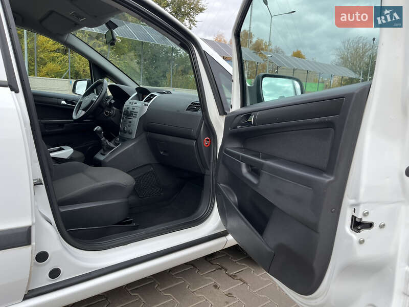 Минивэн Opel Zafira 2011 в Кривом Роге