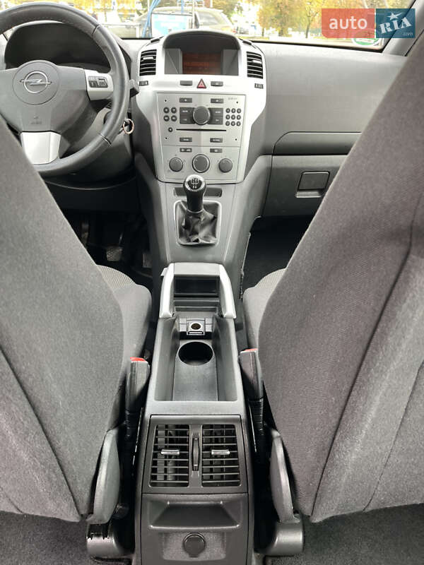 Минивэн Opel Zafira 2011 в Кривом Роге