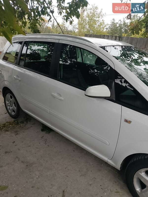 Мінівен Opel Zafira 2008 в Сараті