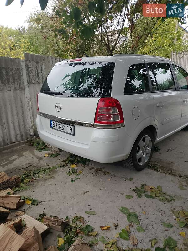Мінівен Opel Zafira 2008 в Сараті