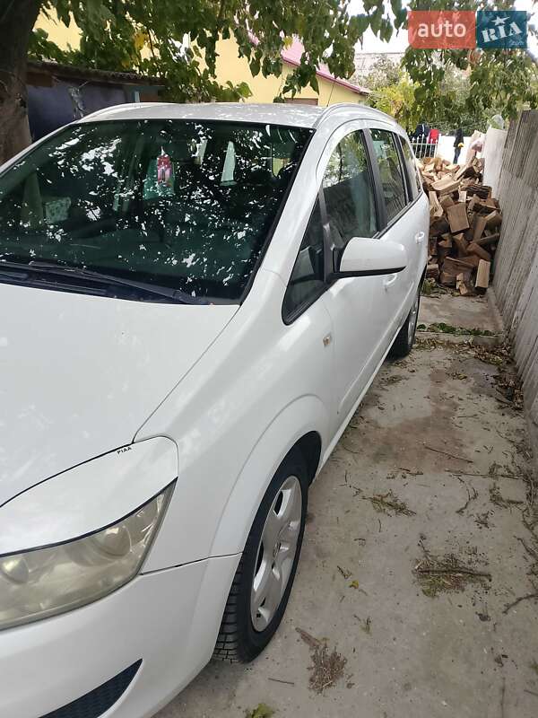 Мінівен Opel Zafira 2008 в Сараті