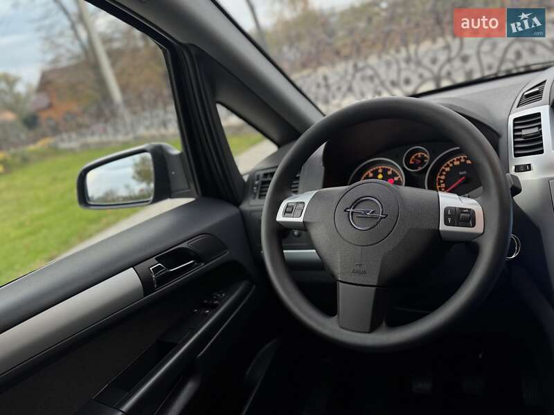 Минивэн Opel Zafira 2010 в Дрогобыче