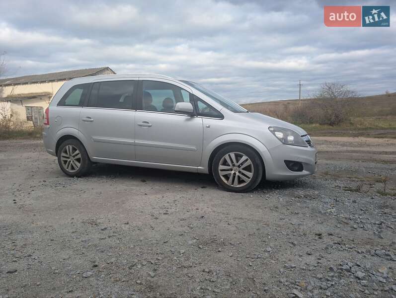 Минивэн Opel Zafira 2010 в Ровно