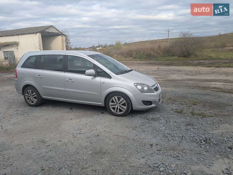 Минивэн Opel Zafira 2010 в Ровно