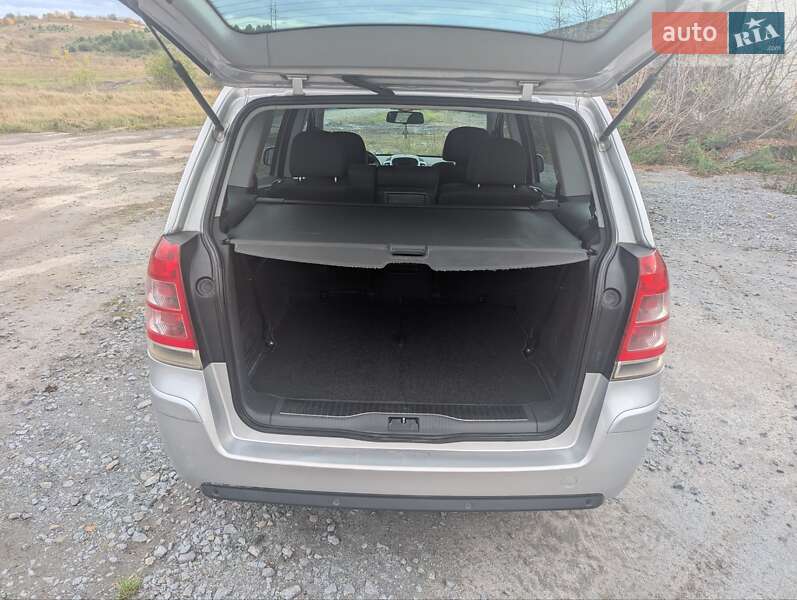 Минивэн Opel Zafira 2010 в Ровно