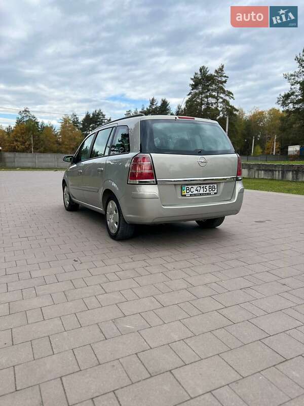 Минивэн Opel Zafira 2007 в Новояворовске