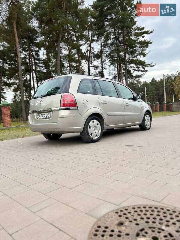 Минивэн Opel Zafira 2007 в Новояворовске