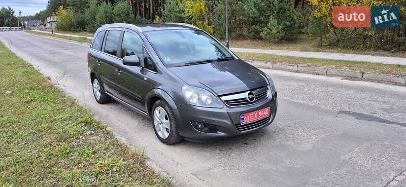 Минивэн Opel Zafira 2011 в Вараше фото 3 Минивэн Opel Zafira 2011 в Вараше