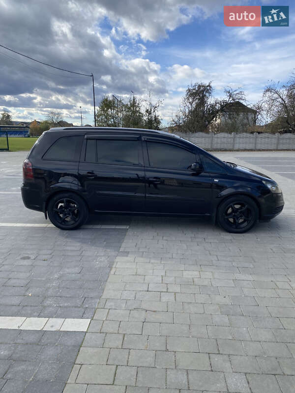 Минивэн Opel Zafira 2006 в Ивано-Франковске