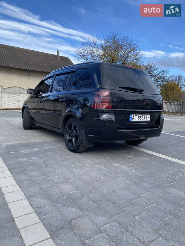Минивэн Opel Zafira 2006 в Ивано-Франковске