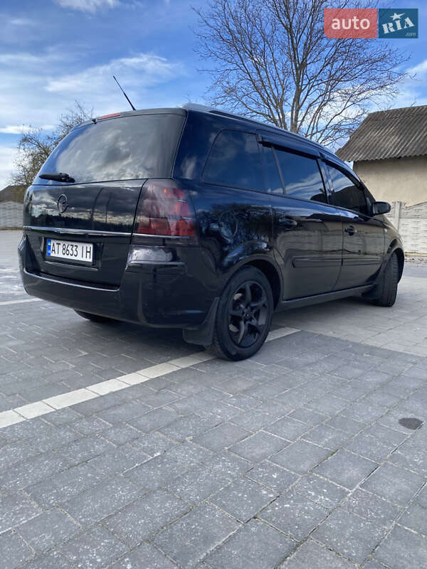 Минивэн Opel Zafira 2006 в Ивано-Франковске